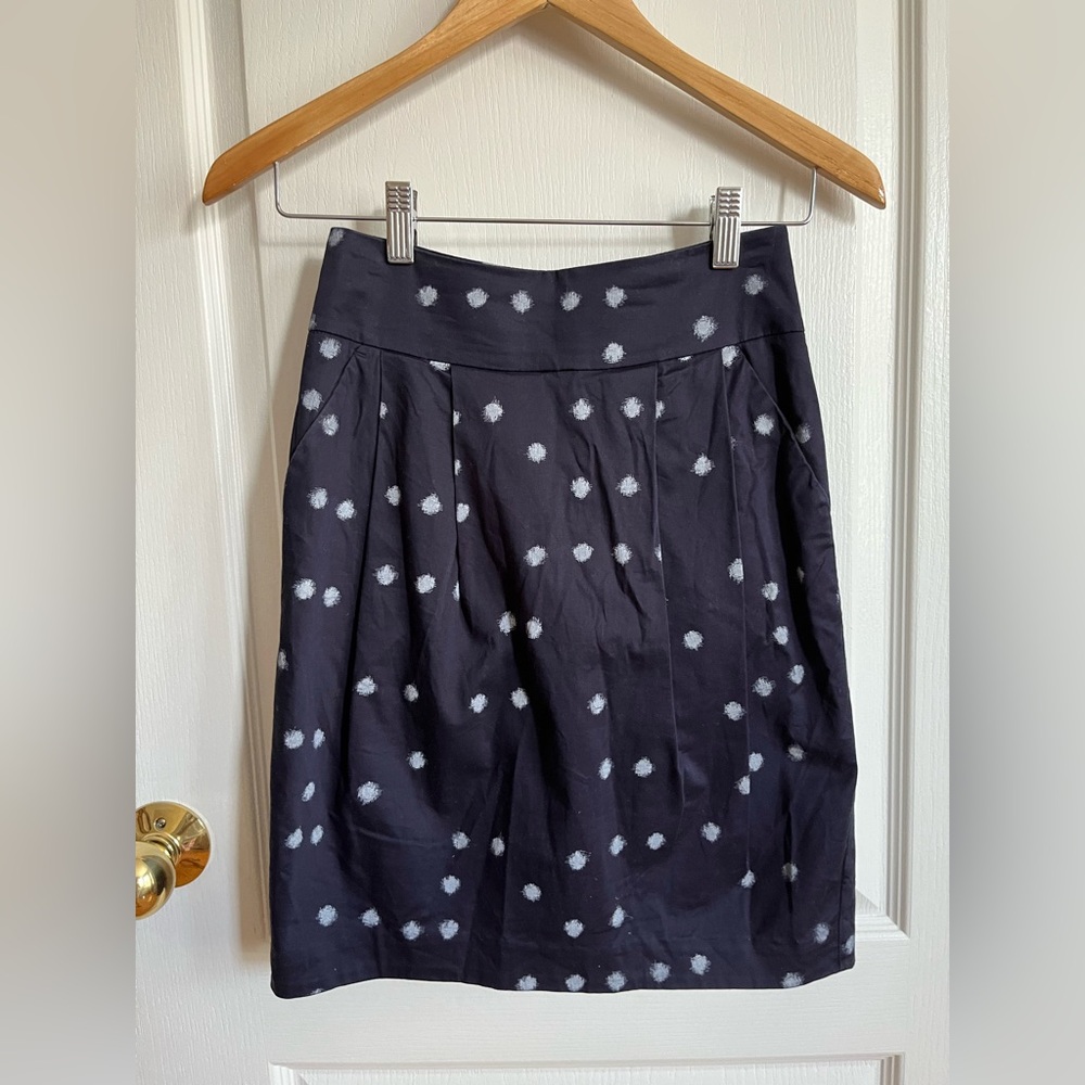 Navy and white pattern pencil skirt, size 4